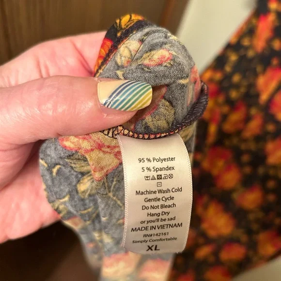 Lula Roe Carly dress, sz XL fits up to 2x, gently worn. Soft knit style - Picture 4 of 9